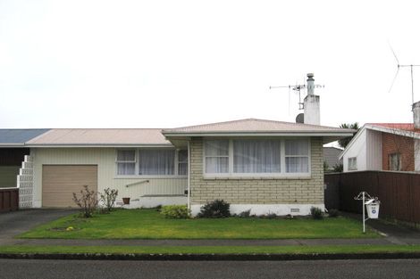 Photo of property in 52 Karaka Crescent, Levin, 5510