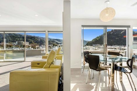 Photo of property in 39 Waikawa Road, Picton, 7220