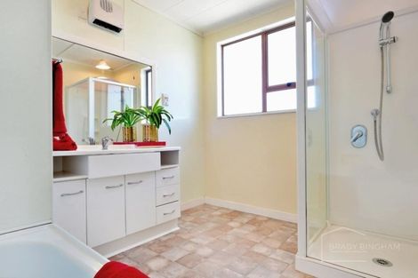 Photo of property in 82 Victoria Street, Carterton, 5713