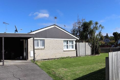Photo of property in 1/8 Waikaremoana Place, Pakuranga Heights, Auckland, 2010