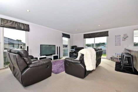 Photo of property in 18 Mcgowan Rise, Tuakau, 2121