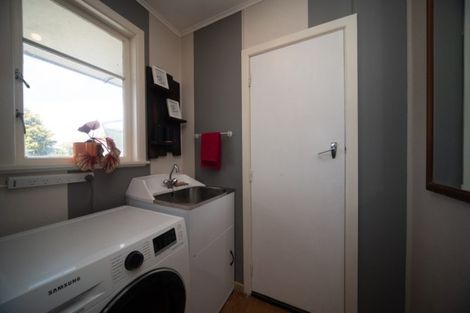Photo of property in 33 Peters Avenue, Cloverlea, Palmerston North, 4412