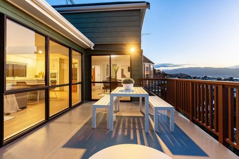 Photo of property in 19 Kinloch Place, Papakowhai, Porirua, 5024