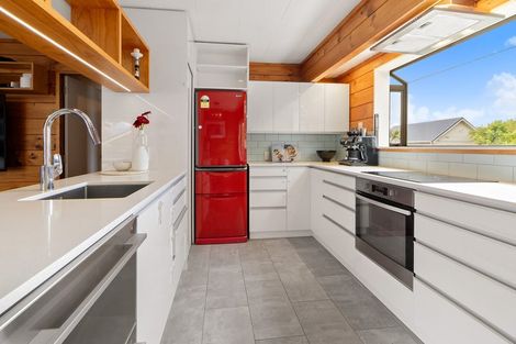 Photo of property in 210 Queens Drive, Lyall Bay, Wellington, 6022