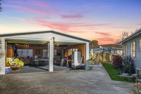 Photo of property in 14 Staverton Crescent, Mangere, Auckland, 2022