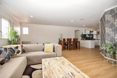 Photo of property in 20 Longview Rise, Massey, Auckland, 0614