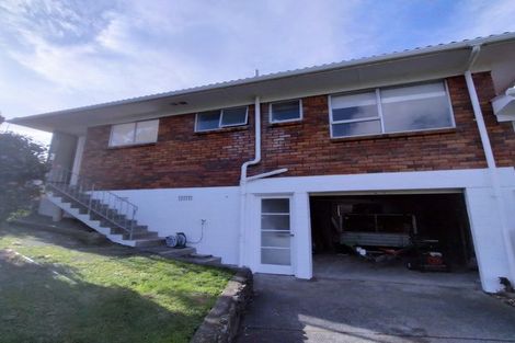Photo of property in 3/6 Longbill Place, Glendene, Auckland, 0602