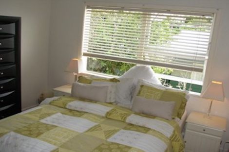 Photo of property in 1/130 Sunset Road, Unsworth Heights, Auckland, 0632