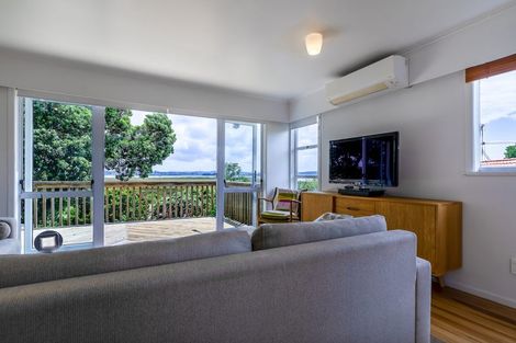 Photo of property in 40 Gill Avenue, Te Atatu Peninsula, Auckland, 0610
