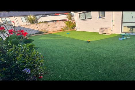 Photo of property in 33 Pepene Avenue, Takanini, 2112