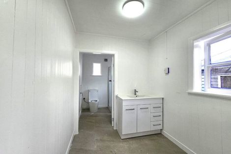 Photo of property in 12 Miro Road, Mangere Bridge, Auckland, 2022