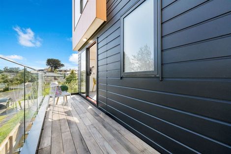Photo of property in 4a Flaunty Place, West Harbour, Auckland, 0618