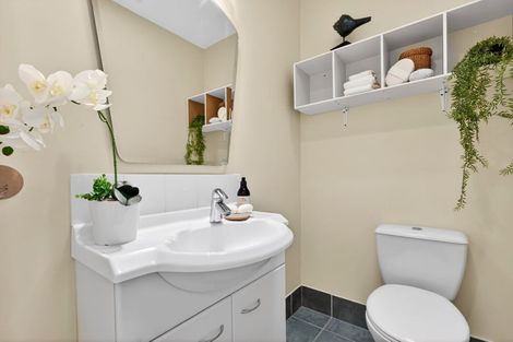 Photo of property in 5/1 Hillcrest Avenue, Hillcrest, Auckland, 0627