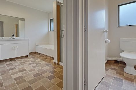 Photo of property in 15/24 Eastglen Road, Glen Eden, Auckland, 0602