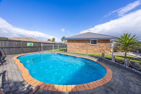 Photo of property in 12 Flora Way, Rototuna, Hamilton, 3210