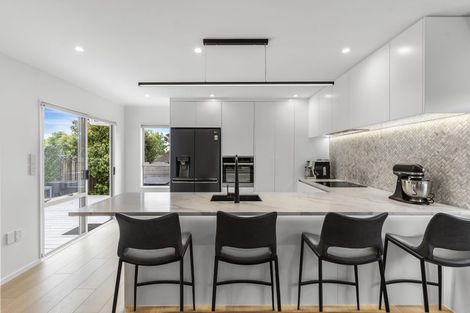 Photo of property in 10 Owl Court, Unsworth Heights, Auckland, 0632