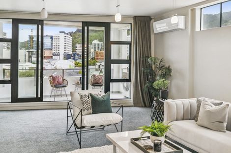 Photo of property in Endeavour Apartments, 8/125 Thorndon Quay, Pipitea, Wellington, 6011