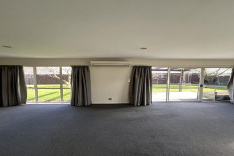 Photo of property in 6 Blue Gum Place, New Brighton, Christchurch, 8083