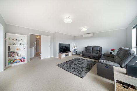 Photo of property in 60 Woodman Drive, Tawa, Wellington, 5028
