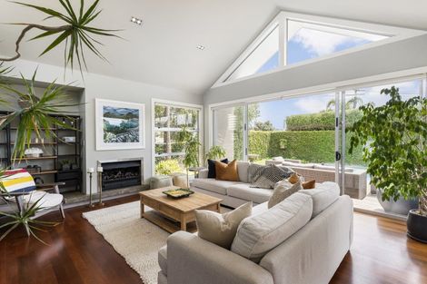 Photo of property in 2/51 Beach Road, Mellons Bay, Auckland, 2014
