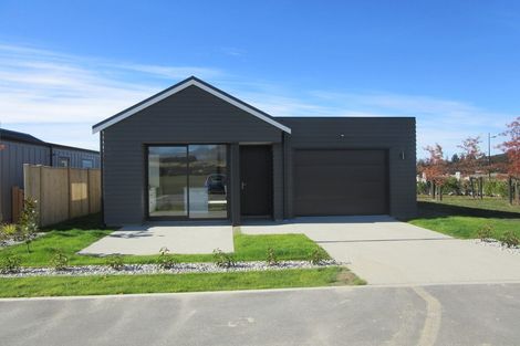 Photo of property in 26 Mount Creighton Crescent, Wanaka, 9305