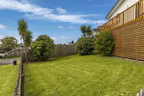 Photo of property in 1/10 Sevilla Place, Unsworth Heights, Auckland, 0632