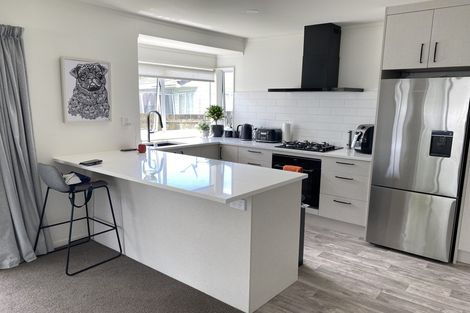 Photo of property in 12 Duncan Avenue, Te Atatu South, Auckland, 0610