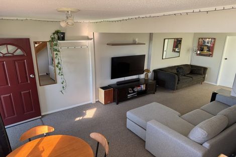 Photo of property in 7b Ladbrooke Drive, Newlands, Wellington, 6037
