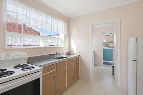 Photo of property in 15-16 Amberley Grove, Hutt Central, Lower Hutt, 5010