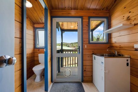 Photo of property in 9 Empressa Heights, Helensville, 0800