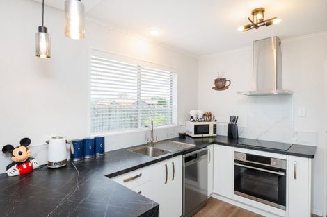 Photo of property in 32 Leander Place, Milson, Palmerston North, 4414
