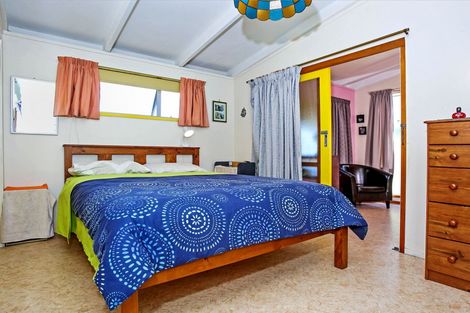 Photo of property in 6 Quiet Street, Te Atatu South, Auckland, 0610