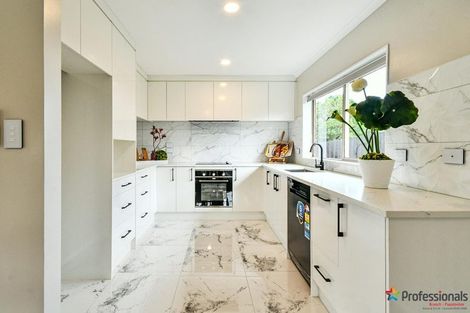 Photo of property in 18 Staten Place, Mangere, Auckland, 2022