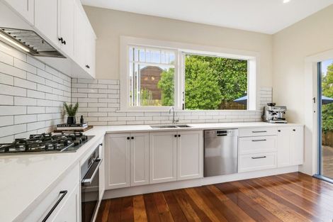Photo of property in 1/6 Valley Road, Northcote, Auckland, 0626
