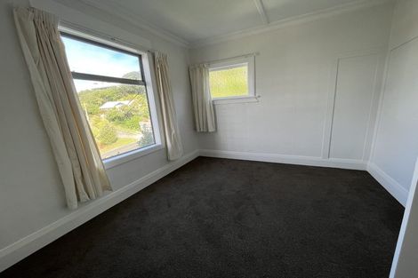 Photo of property in 24 Hungerford Road, Lyall Bay, Wellington, 6022