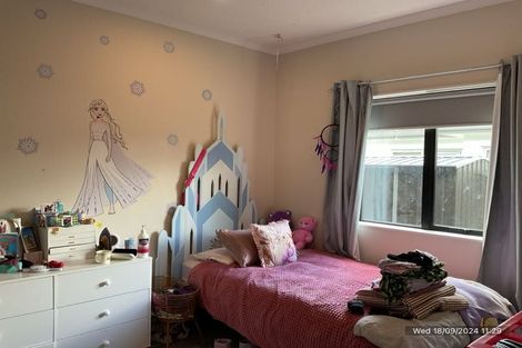 Photo of property in 10 Brumbie Way, Karaka, Papakura, 2113