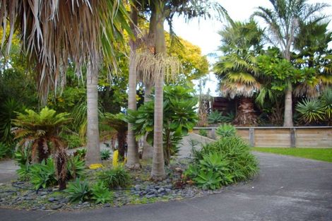 Photo of property in 295 Don Buck Road, Massey, Auckland, 0614