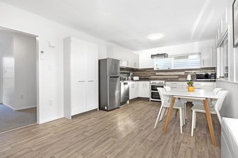 Photo of property in 1 Goldie Place, Waikanae Beach, Waikanae, 5036