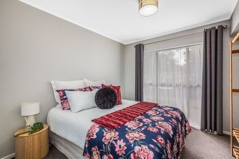 Photo of property in 2 Pohue Grove, Stokes Valley, Lower Hutt, 5019