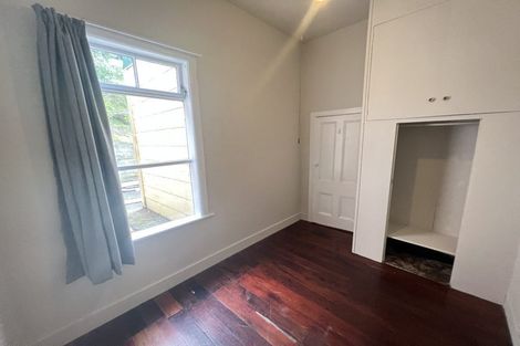 Photo of property in 92 Rolleston Street, Mount Cook, Wellington, 6021