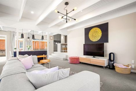 Photo of property in 16 Taikata Road, Te Atatu Peninsula, Auckland, 0610