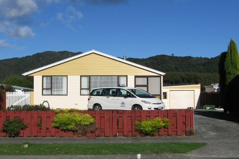 Photo of property in 5 Kairanga Crescent, Wainuiomata, Lower Hutt, 5014