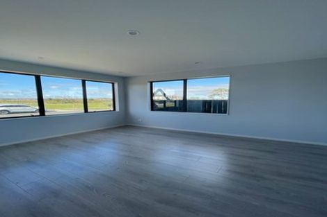 Photo of property in 4 Pineview Drive, Rosehill, Papakura, 2113