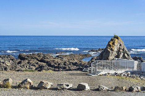 Photo of property in 394 The Esplanade, Island Bay, Wellington, 6023