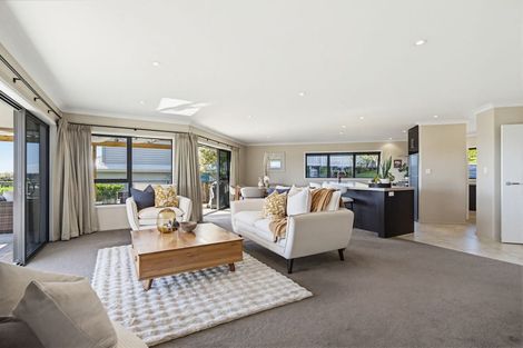 Photo of property in 64 Sereno Vista, Bellevue, Tauranga, 3110