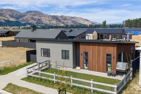Photo of property in 5 Riley Street, Lake Hawea, 9382