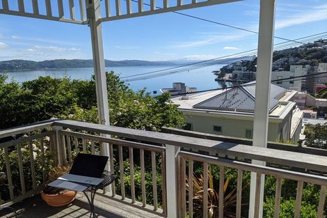 Photo of property in 10b Oriental Terrace, Mount Victoria, Wellington, 6011
