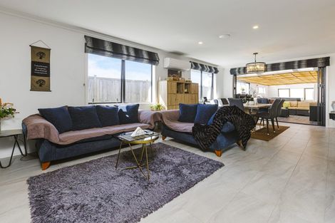 Photo of property in 2 Waituarua Drive, Takanini, 2112