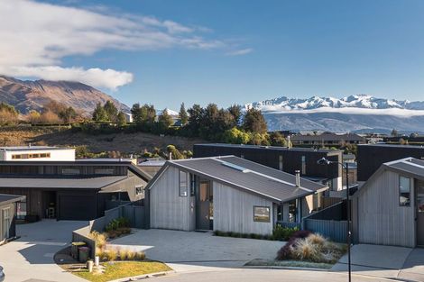 Photo of property in 11 Cleland Close, Wanaka, 9382