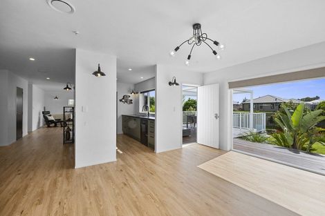 Photo of property in 37 Aratapu Street, Waitara, 4320